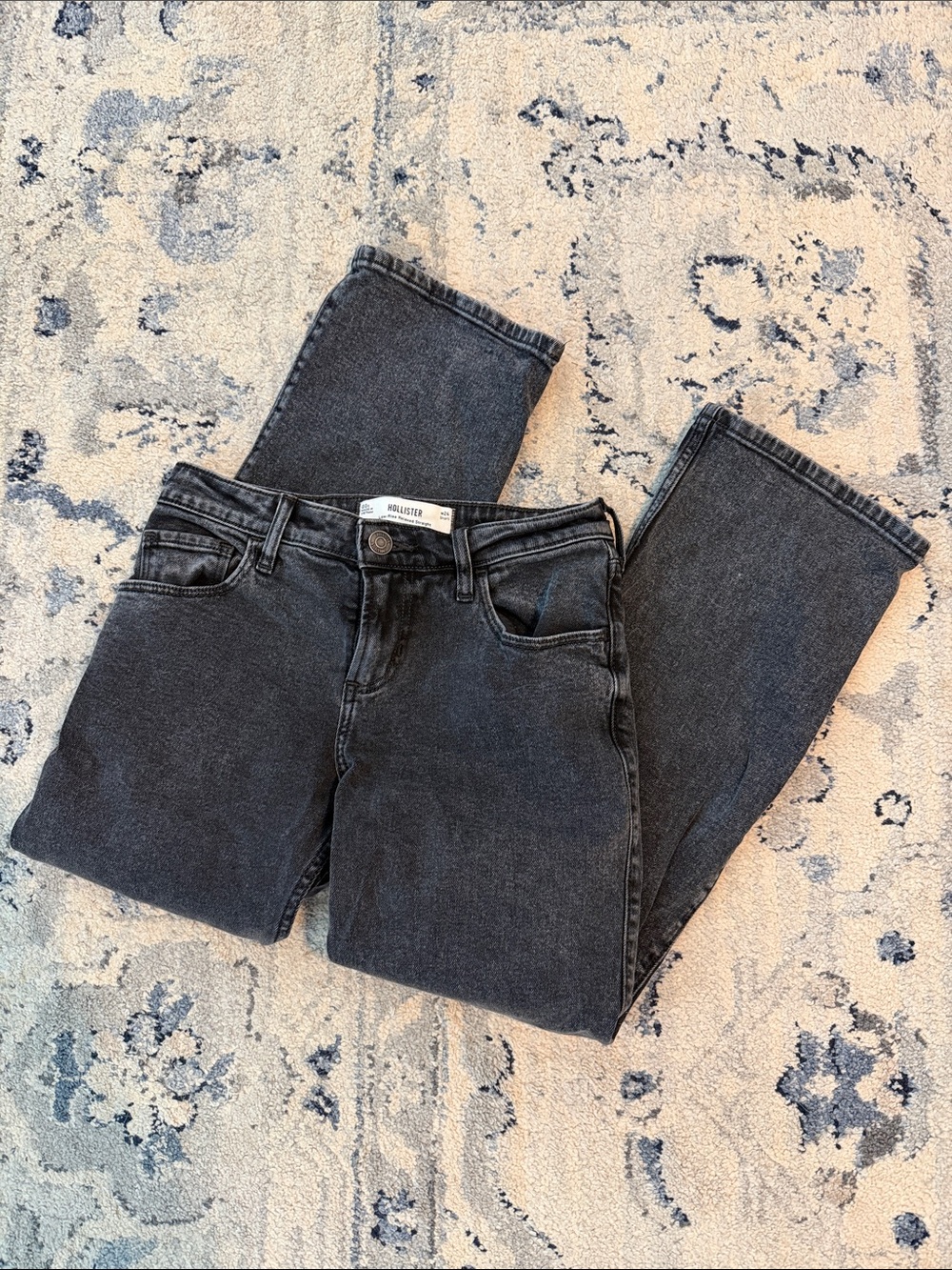 Hollister Low Rise Straight Leg Jeans in Washed Black